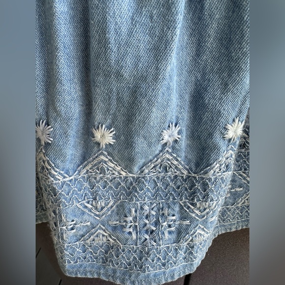 American Eagle Smocked Denim top - Picture 4 of 8